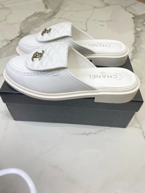 CHANEL Quilted Turnlock Logo Mule Slip-On Lambskin Slide Sandals Women's Size 39 - Picture 3 of 15